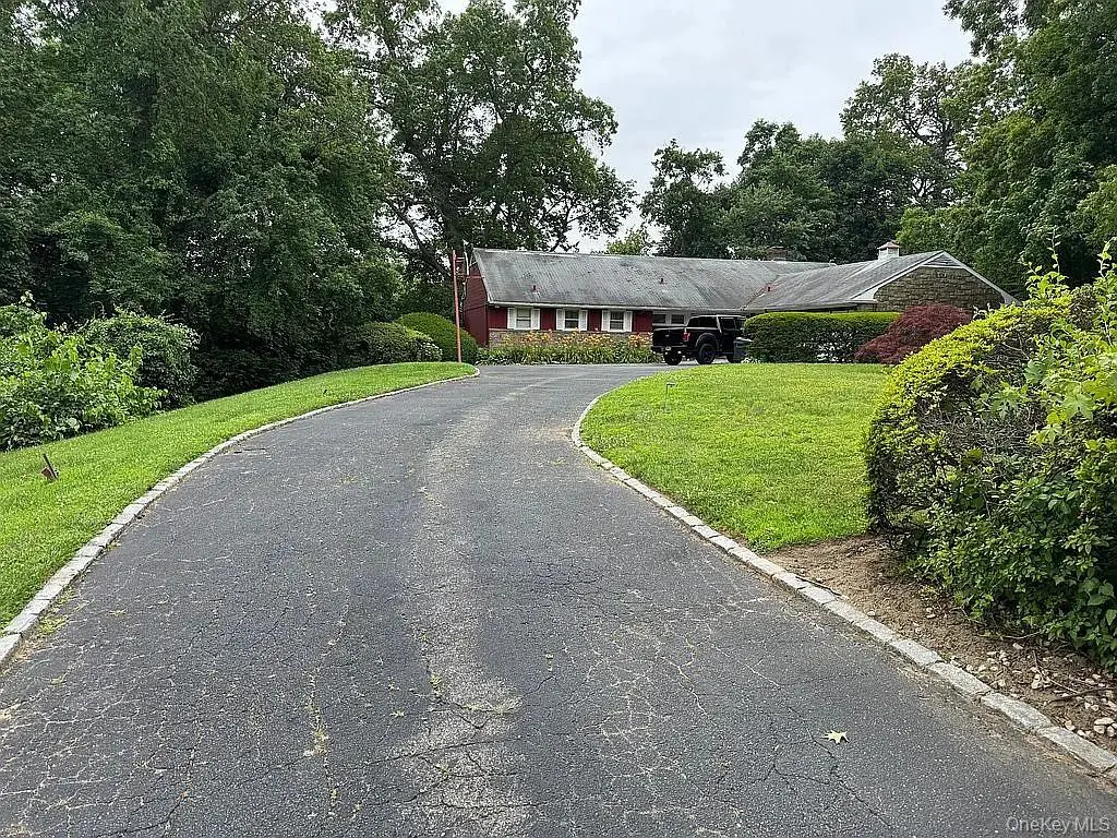 14 Martin Court, Great Neck, NY 11024 - Image #1