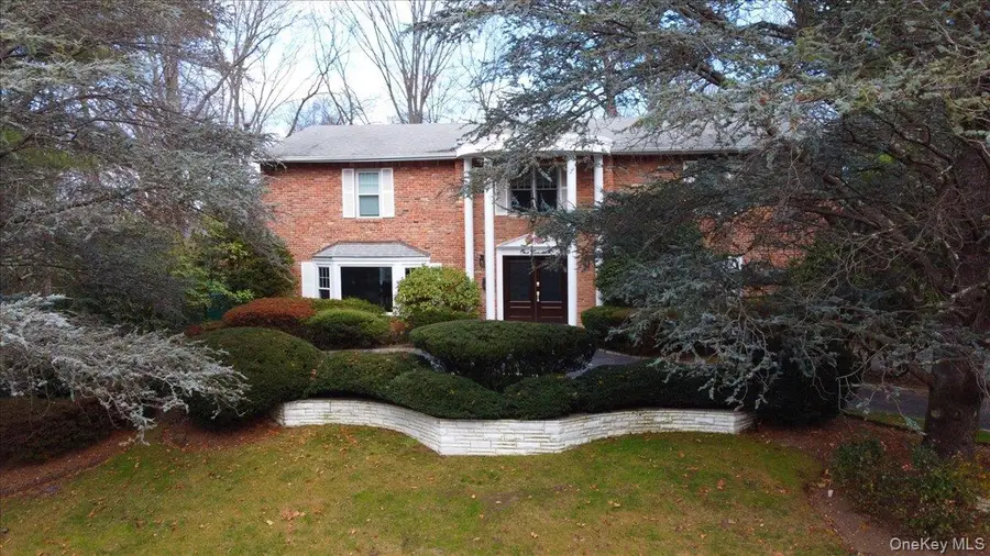 100 Georgian Court, East Hills, NY 11576 - Image #3