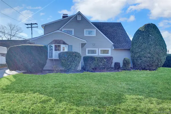 2 Welcome Lane, Wantagh, NY 11793