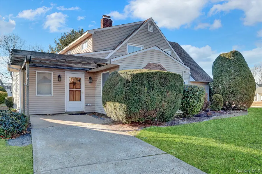 2 Welcome Lane, Wantagh, NY 11793 - Image #3