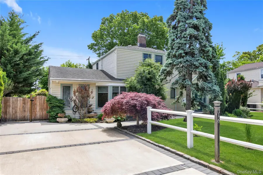 16 Deepdale Parkway, Roslyn Heights, NY 11577 - #2