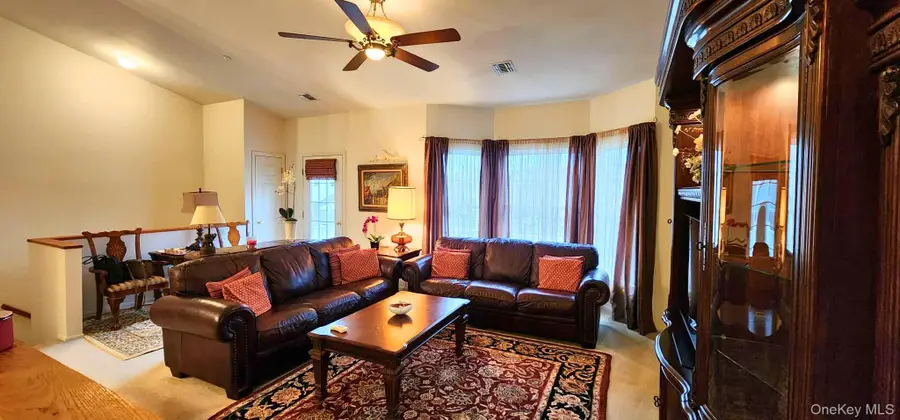 512 Narragansett Villas Drive, Lindenhurst, NY 11757 - Image #2