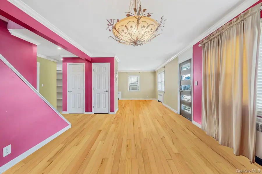 8 Sherwood Road, Glen Cove, NY 11542 - Image #2