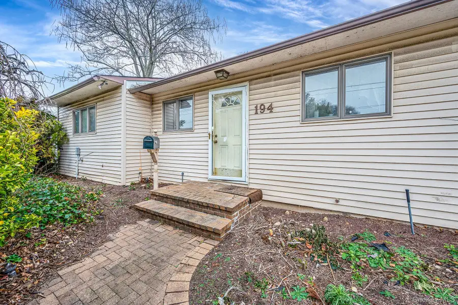 194 Central Park Road, Plainview, NY 11803 - Image #2