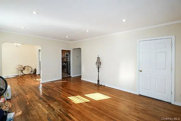 665 Foch Boulevard, Williston Park, NY 11596 - Image #3