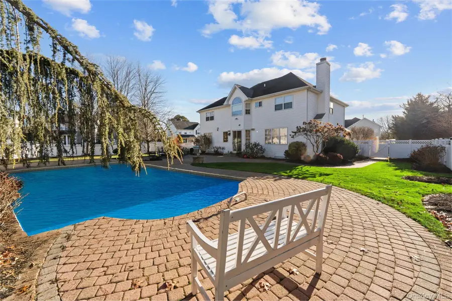 2 Mayflower Lane, Holtsville, NY 11742 - Image #3