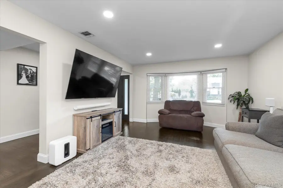 702 10th Avenue, East Northport, NY 11731 - Image #3