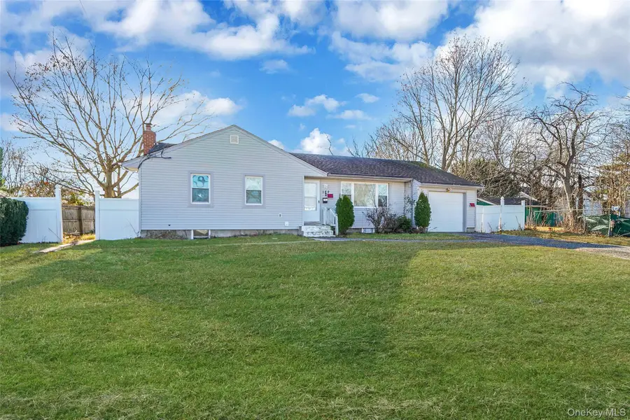 182 New York Avenue, Bay Shore, NY 11706 - Image #2