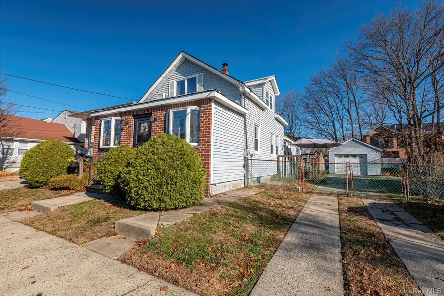 155 Mckee Street, Floral Park, NY 11001 - Image #3