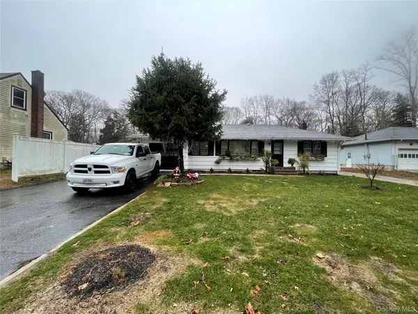 30 Oakcrest Avenue, Middle Island, NY 11953