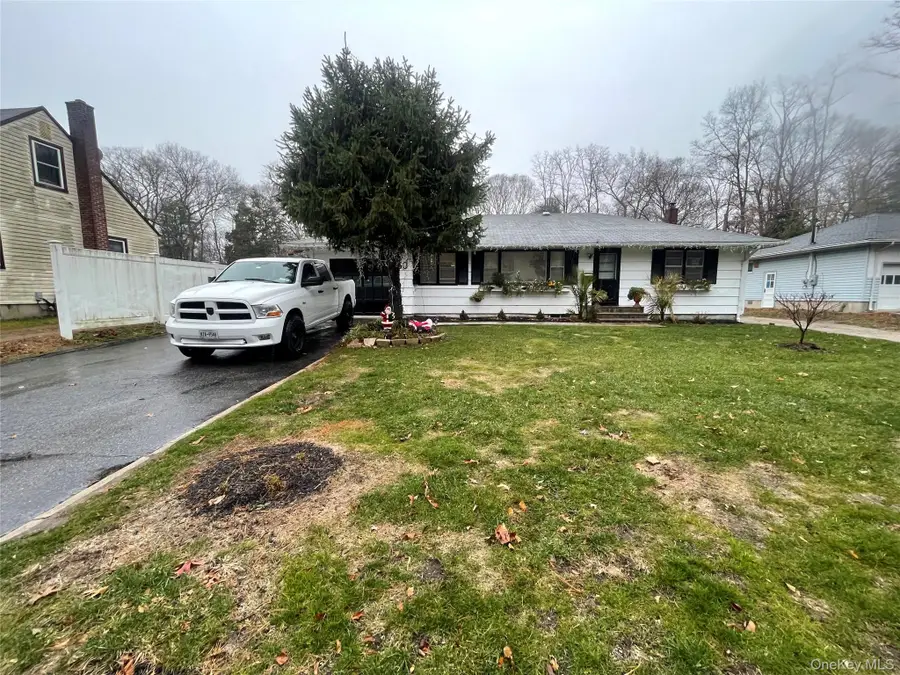 30 Oakcrest Avenue, Middle Island, NY 11953 - Image #2