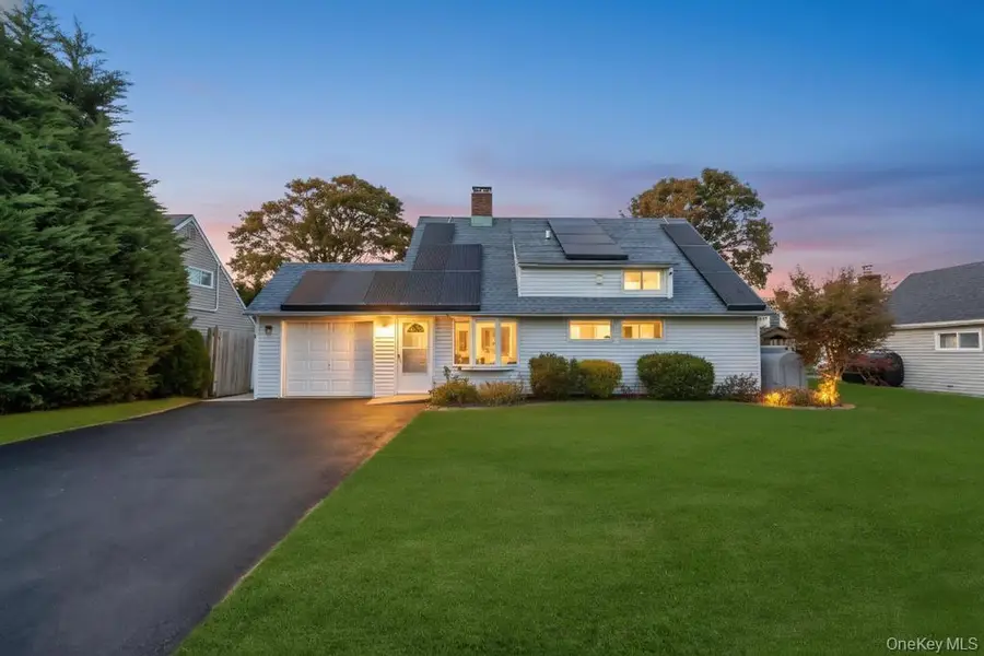 9 Redwood Lane, Levittown, NY 11756 - Image #2