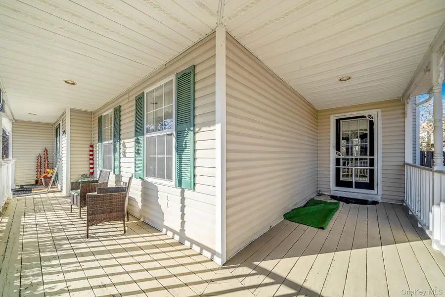 9 Minto Court, Centereach, NY 11720 - Image #3