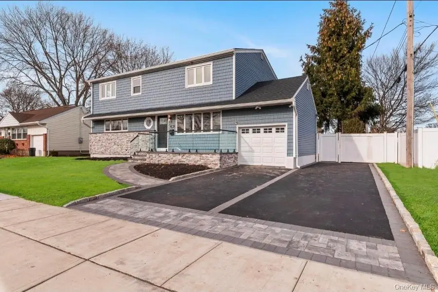 19 Hicks Avenue, Syosset, NY 11791 - Image #2