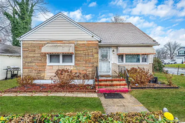 3 Poplar Road, Amityville, NY 11701