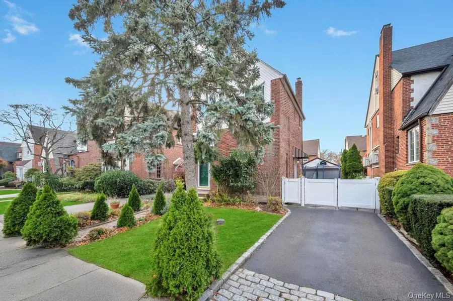 88 Marlboro Road, Valley Stream, NY 11581 - Image #2