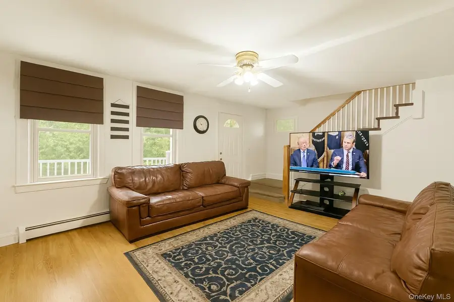 9 Bagley Avenue, Albertson, NY 11507 - Image #2