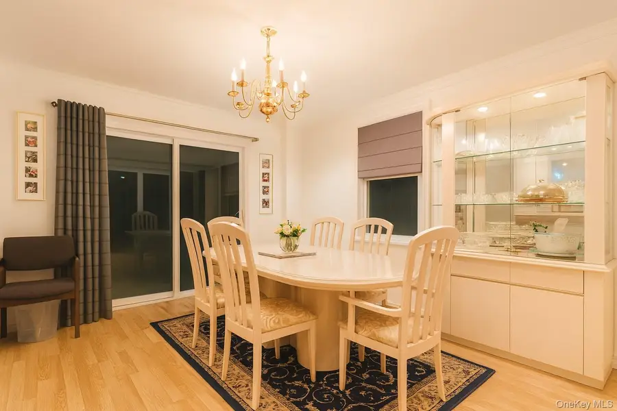 9 Bagley Avenue, Albertson, NY 11507 - Image #3