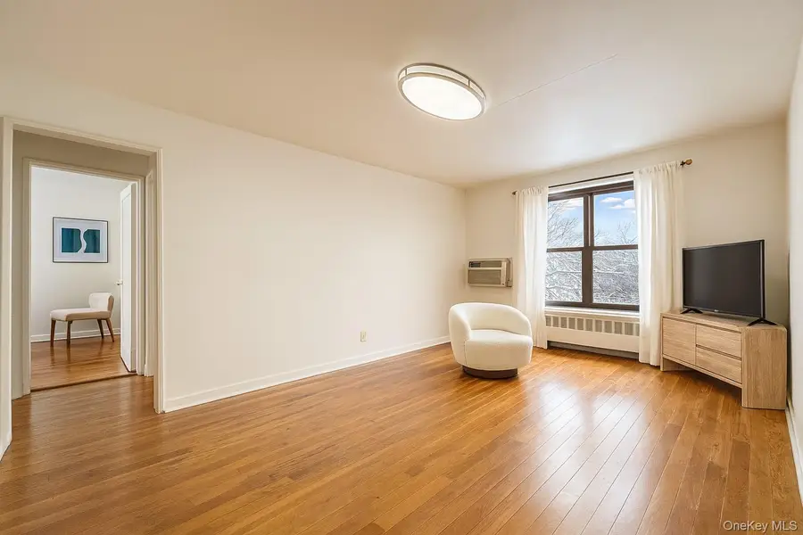 7 Terrace Circle #3D, Great Neck, NY 11021 - Image #2