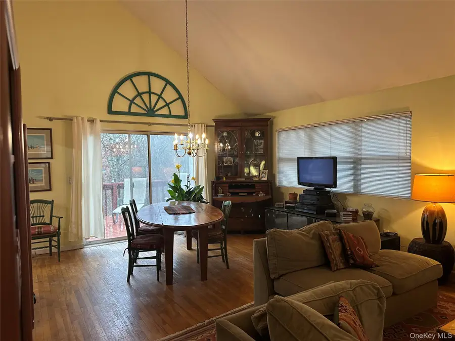 9 Woodview Way, Hampton Bays, NY 11946 - Image #3