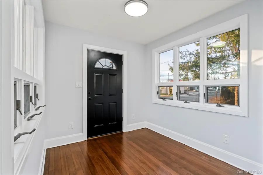 602 Clocks Boulevard, Massapequa, NY 11758 - Image #2