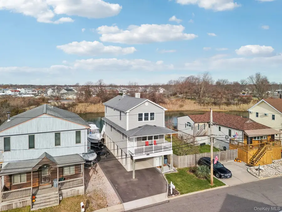 3717 Somerset Drive, Seaford, NY 11783 - Image #3