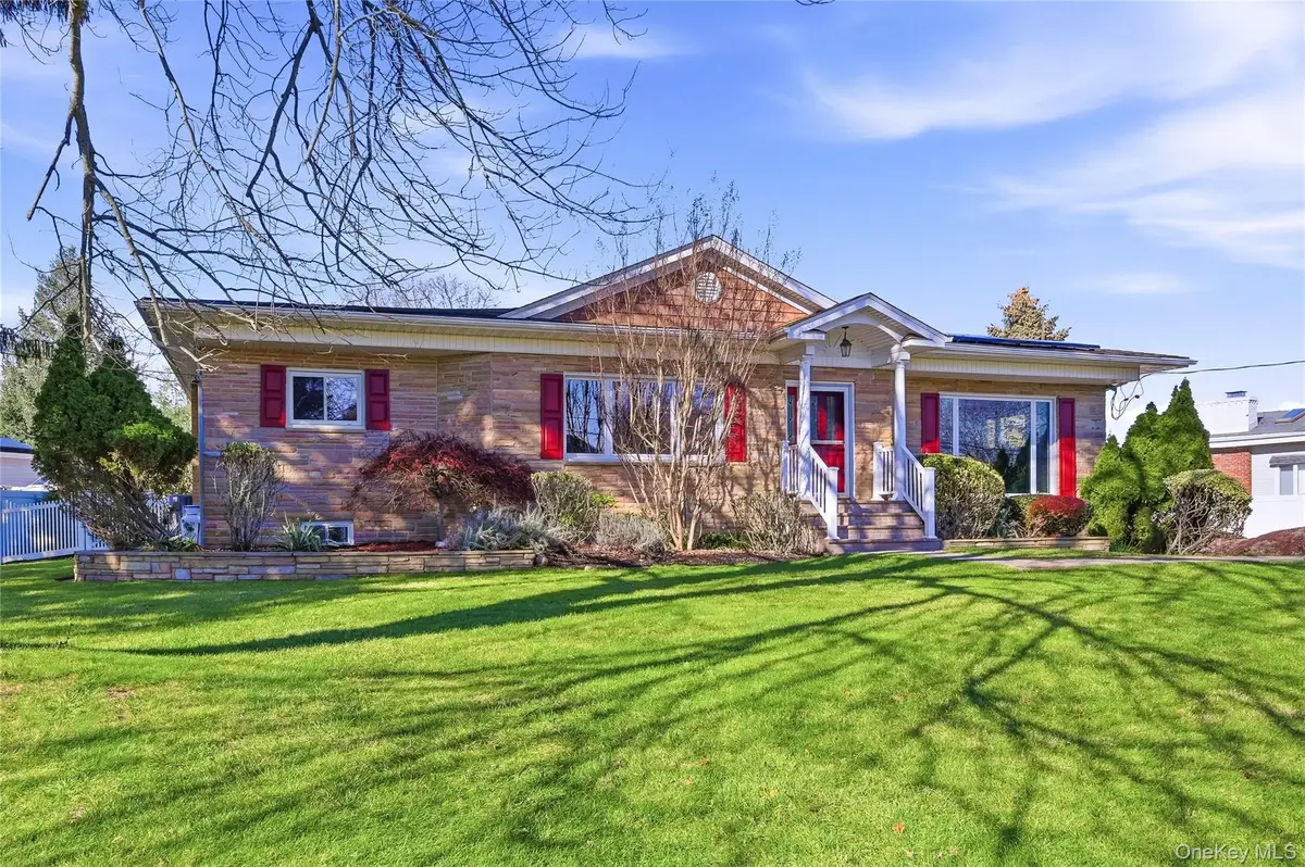 10 Hewitt Drive, Northport, NY 11768 - Image #1