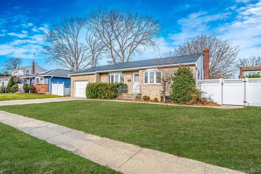 171 N Oak Street, Massapequa, NY 11758 - Image #3