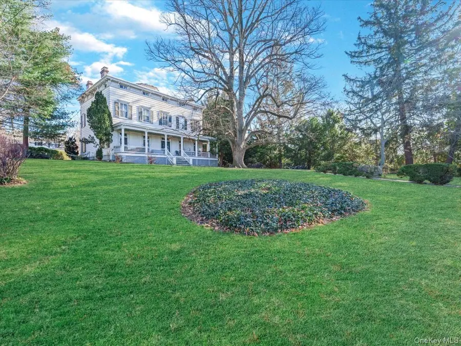 29 Center Drive, Douglaston, NY 11363 - Image #3