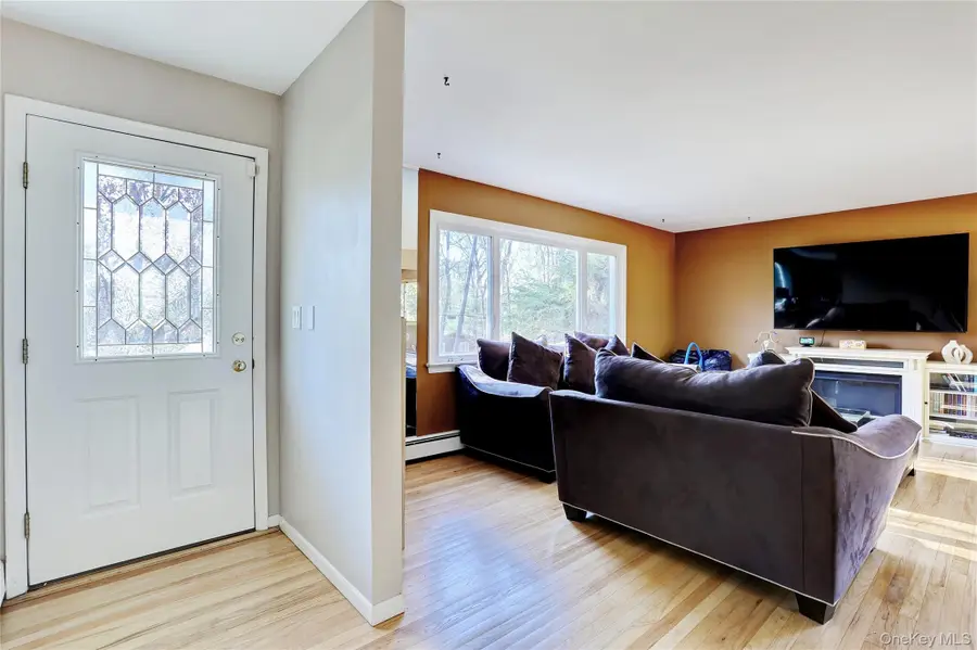 160 Pascack Road, Chestnut Ridge, NY 10965 - Image #3