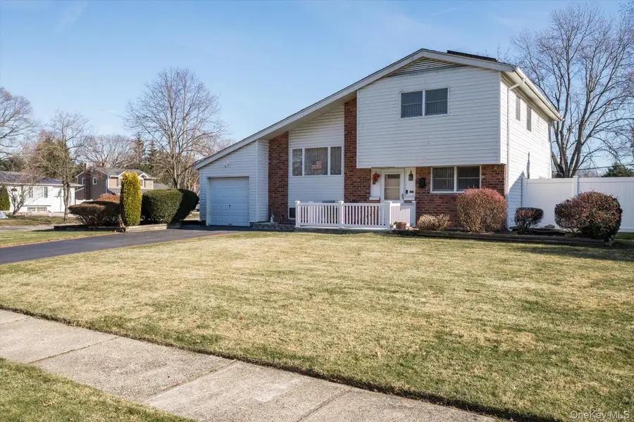 1 Shawnee Lane, Commack, NY 11725 - Image #2
