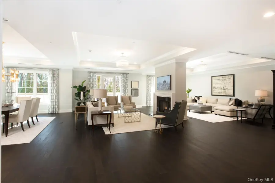 3000 Royal Court #3211, North Hills, NY 11040 - Image #2