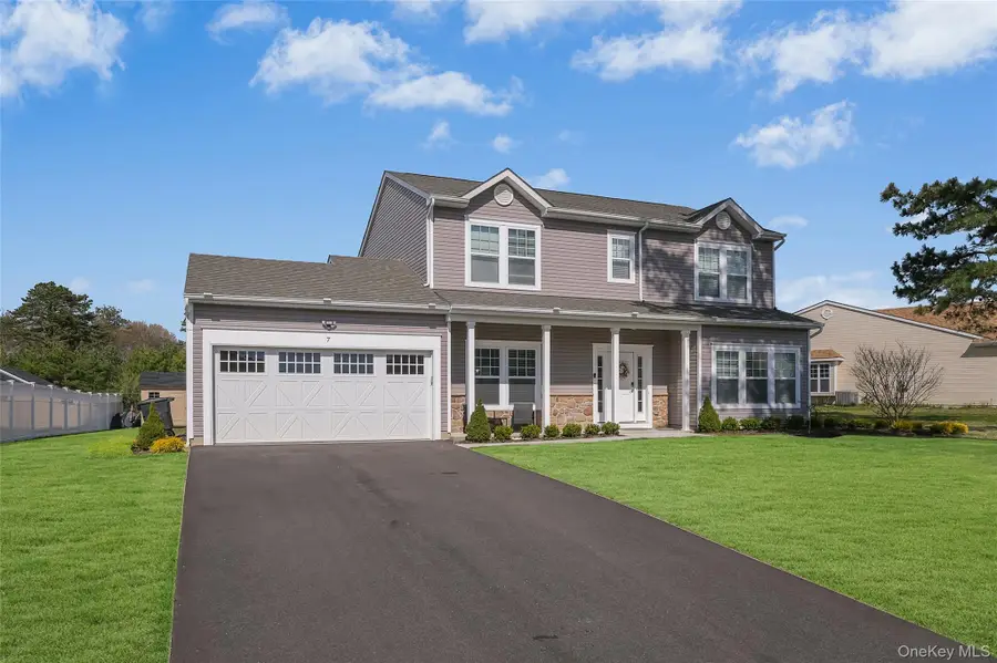 7 Pondview Circle, Shirley, NY 11967 - Image #2