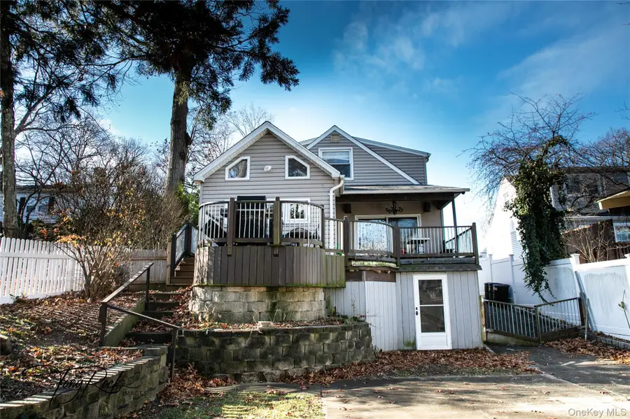 17 Glamford Avenue, Port Washington, NY 11050 - Image #3