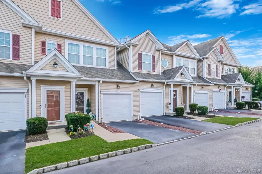 119 Wildwood Circle, Holtsville, NY 11742 - Image #3