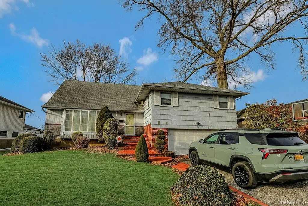 75 Melanie Lane, Syosset, NY 11791 - Image #1