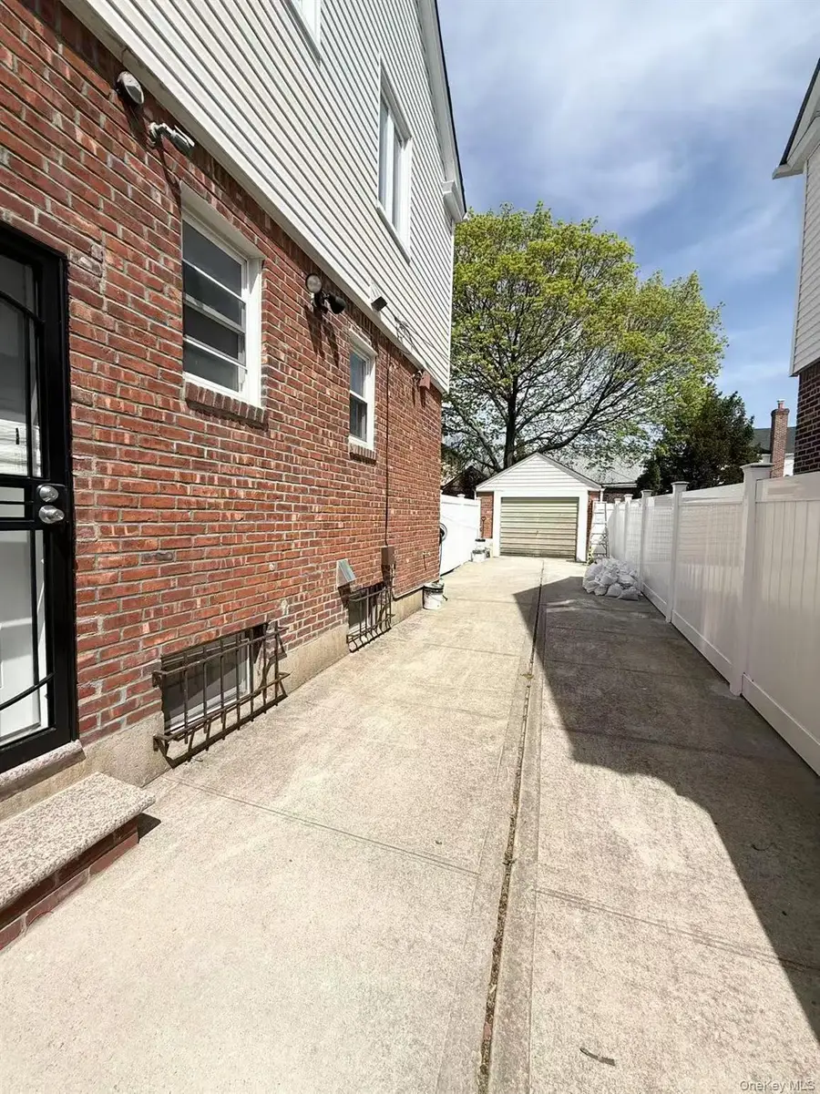 6423 181 St, Fresh Meadows, NY 11365 - Image #2