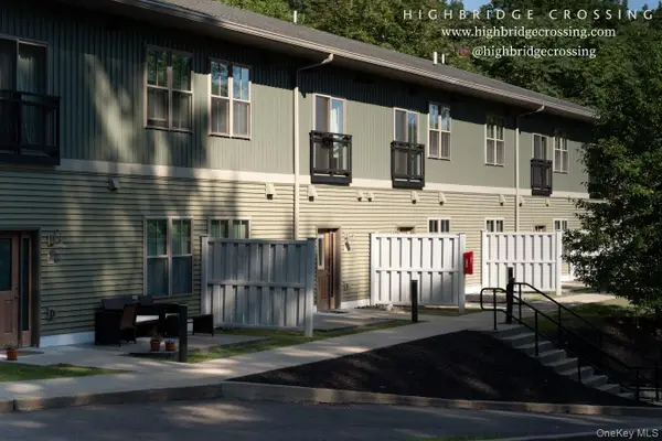 128 Vineyard Avenue #206, Highland, NY 12528