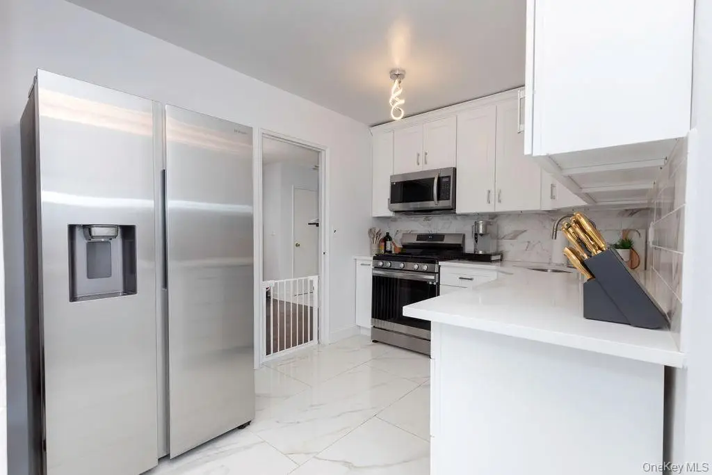 5 Sadore Lane #3R, Yonkers, NY 10710 - Image #1