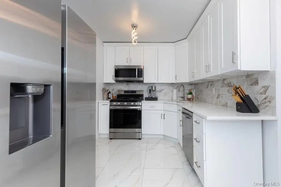 5 Sadore Lane #3R, Yonkers, NY 10710 - Image #3