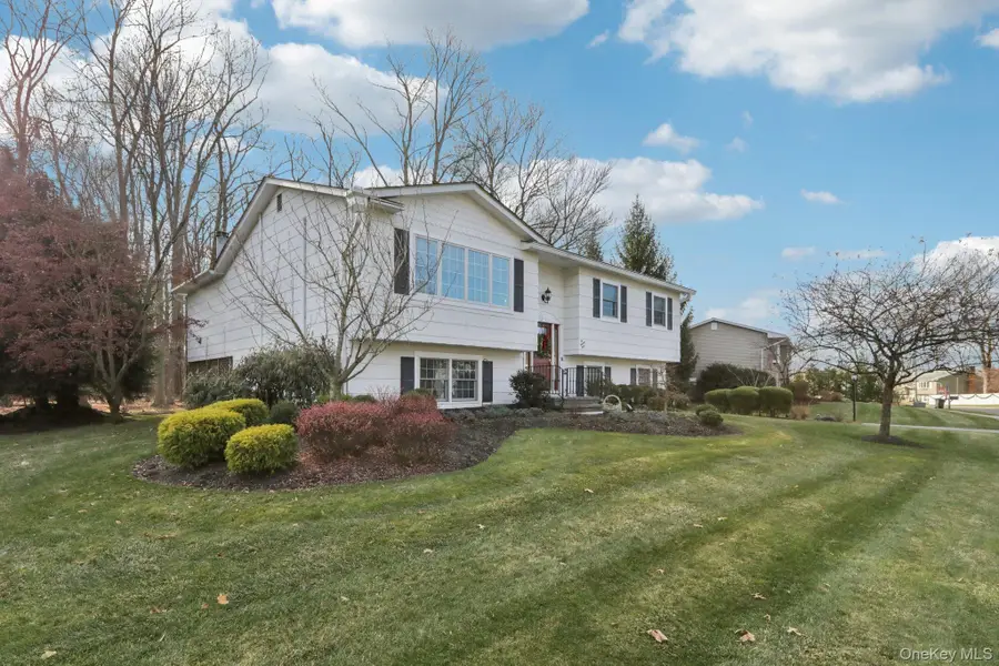 229 Betsy Ross Drive, Orangeburg, NY 10962 - Image #2