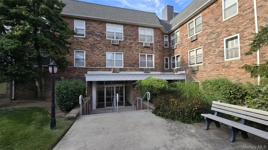 30 Daley Place #146, Lynbrook, NY 11563 - Image #2