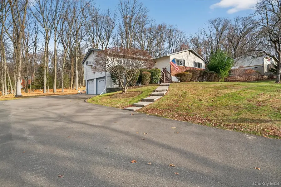 10 Fleetwood Avenue, Chestnut Ridge, NY 10977 - Image #2