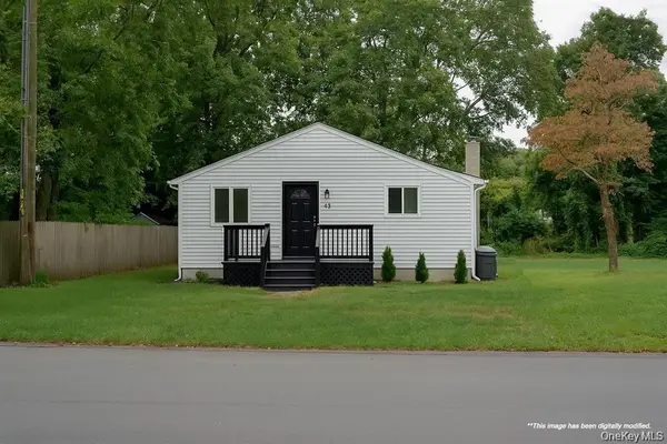 46 Saint George Drive, Shirley, NY 11967