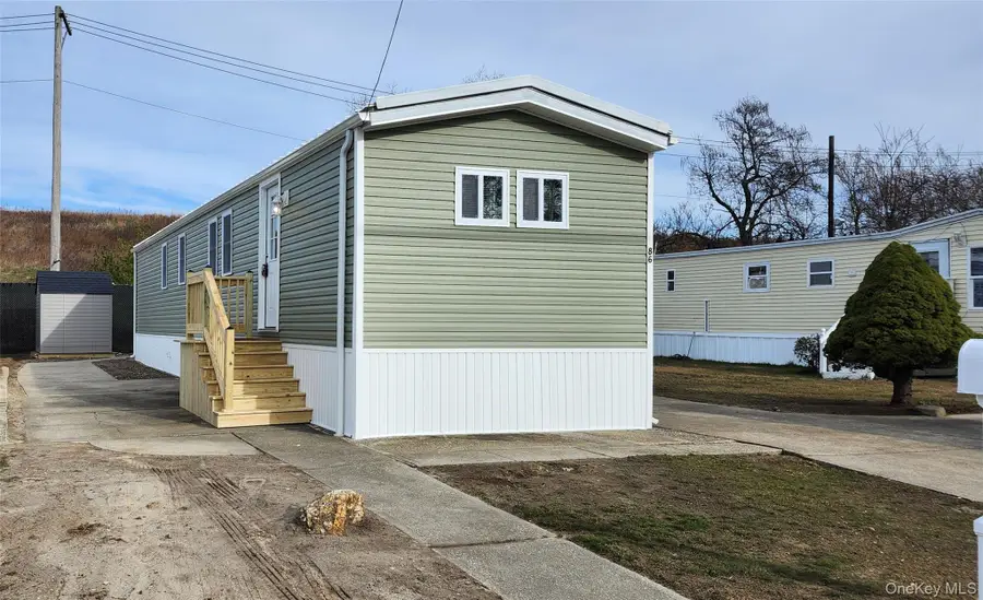 86 Lincoln Avenue, Holbrook, NY 11741 - Image #2
