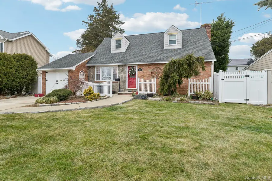 251 Hamilton Avenue, Massapequa, NY 11758 - Image #2