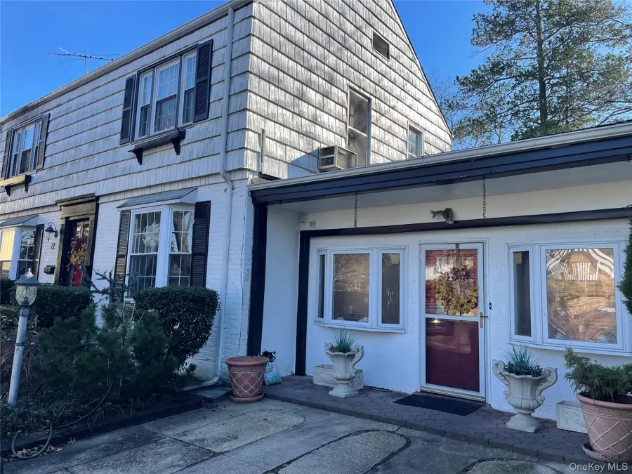 27 Birch Lane, Valley Stream, NY 11581 - Image #2