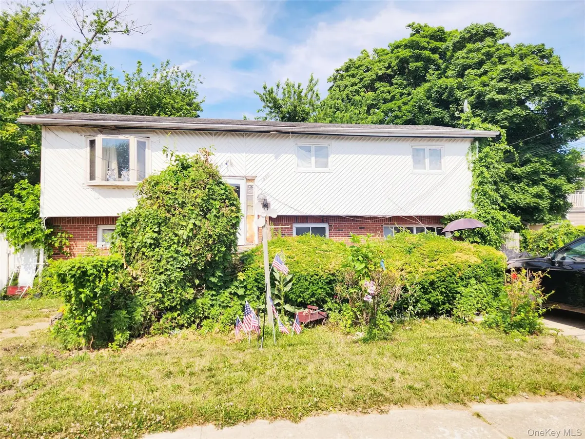 1090 Pinebrook, West Hempstead, NY 11552 - Image #1