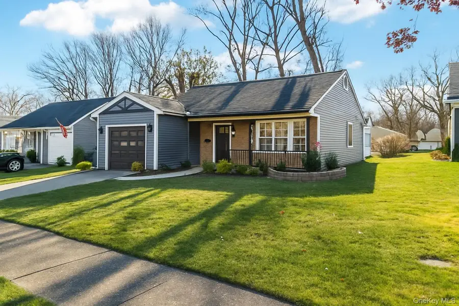 195 Canterbury Drive, Ridge, NY 11961 - Image #3