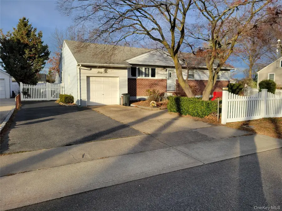65 Marie Street, Lindenhurst, NY 11757 - Image #2